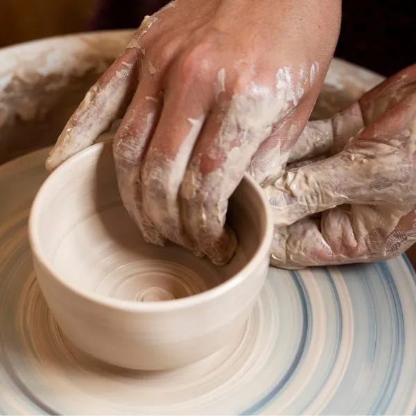 Design A Personalized Pottery Gift For Your Sister